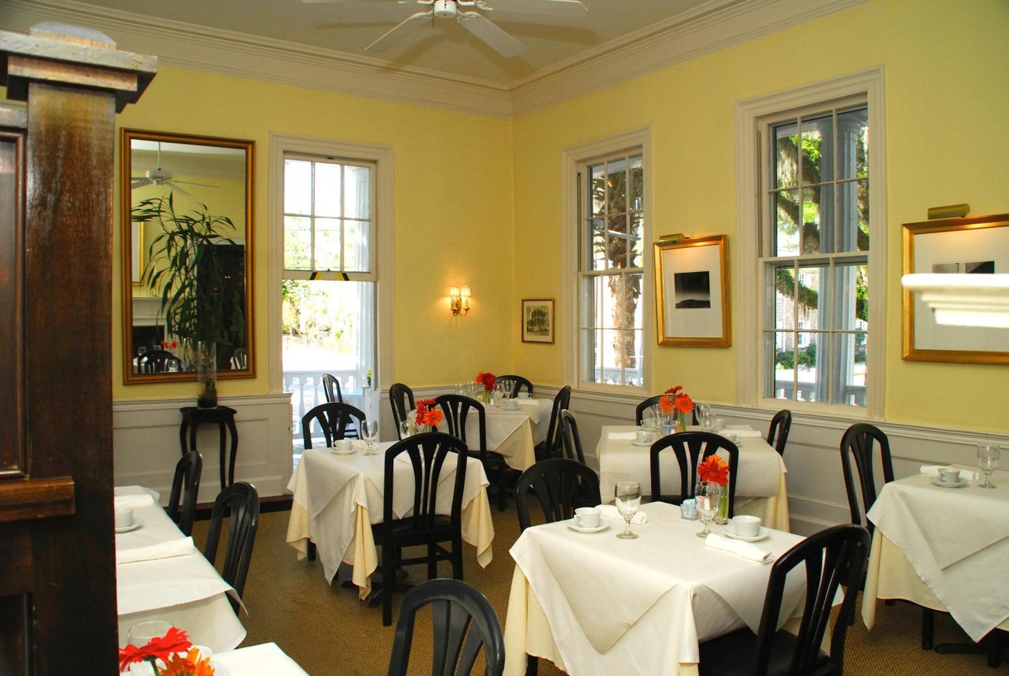 Rhett House Bed & Breakfast Beaufort Restoran foto
